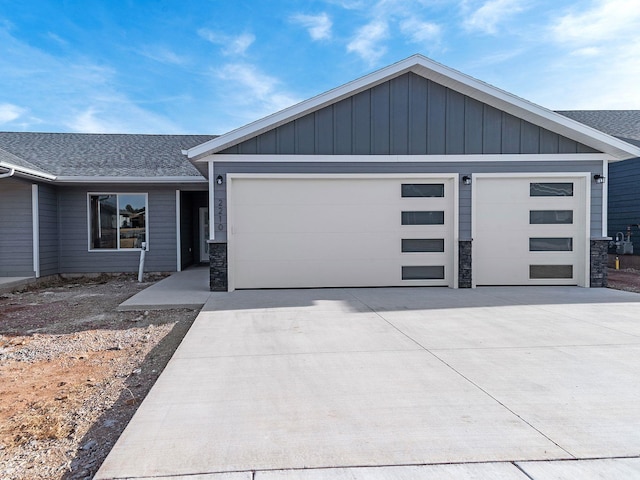 view of front facade with a garage