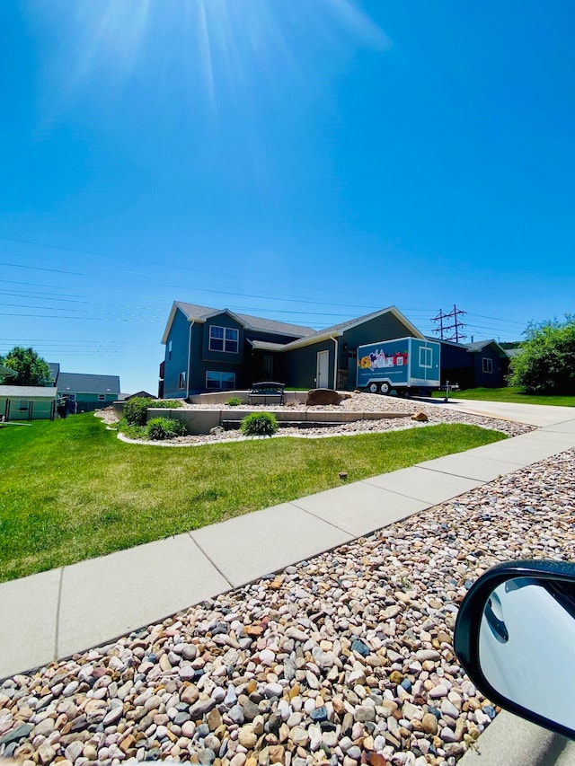 single story home featuring a front yard