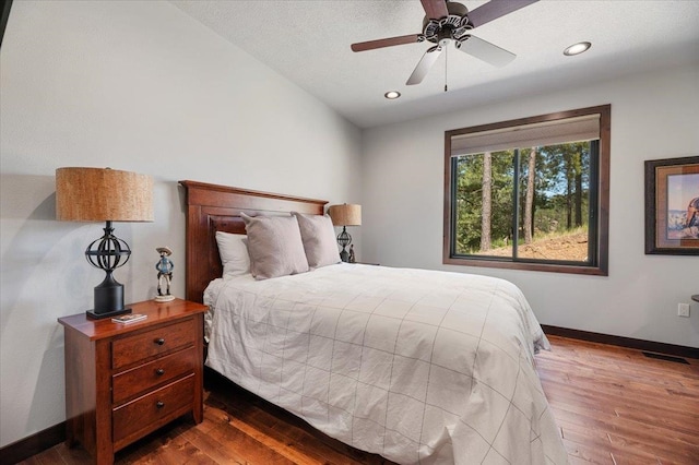 bedroom featuring a textured ceiling, hardwood / wood-style flooring, and ceiling fan