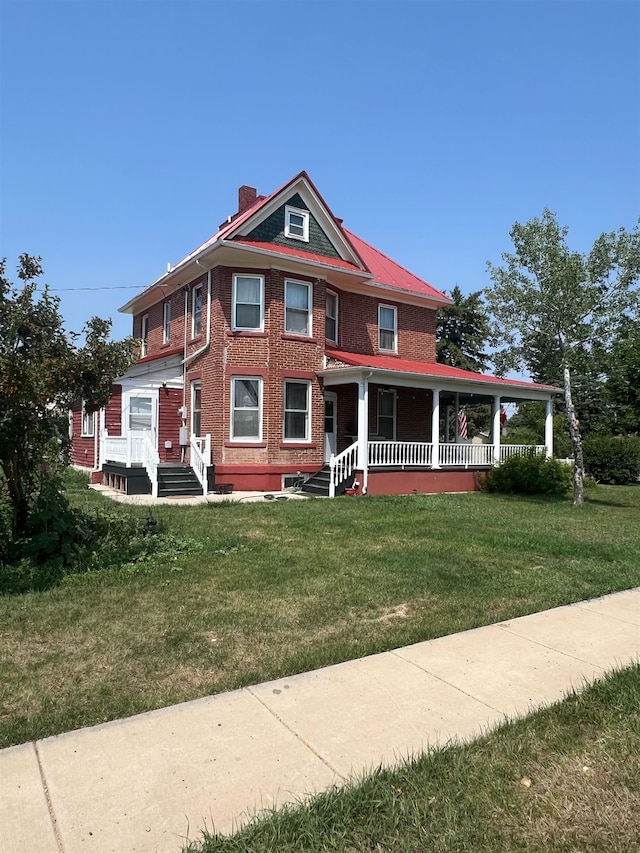 view of front of home with covered porch and a front yard