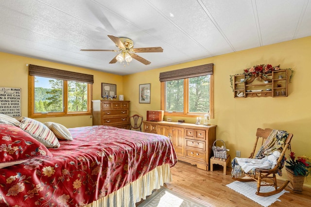 bedroom featuring light hardwood / wood-style floors and ceiling fan