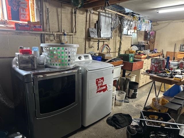 washroom with washer and clothes dryer