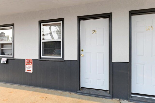 230 N Main St, Spearfish, SD 57783 - view of property entrance