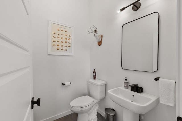 bathroom featuring sink and toilet