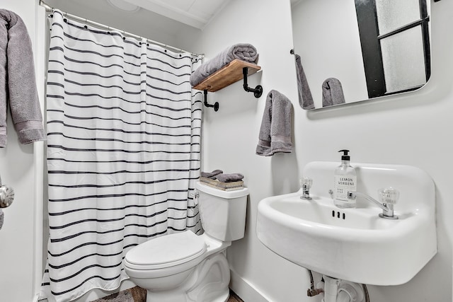 bathroom featuring sink, toilet, and ornamental molding