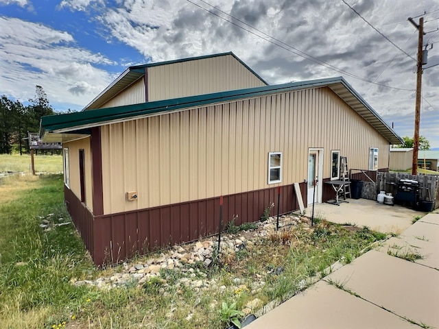 view of side of property