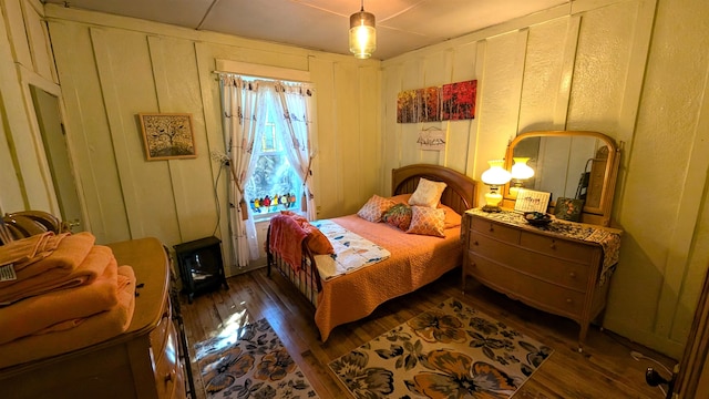 bedroom featuring ceiling fan and dark hardwood / wood-style floors