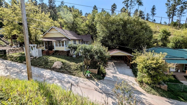 view of front of house featuring a front yard and a carport