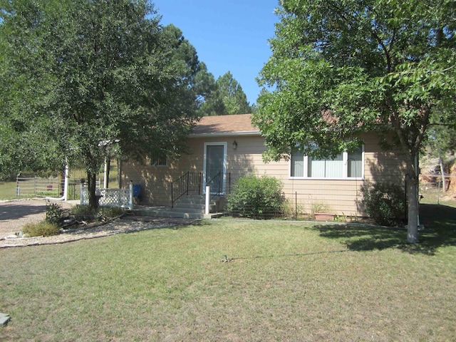 view of front facade with a front yard