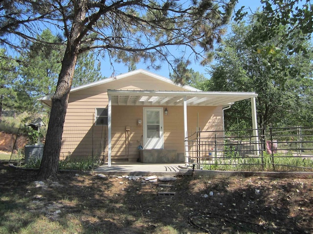 view of front of property featuring covered porch