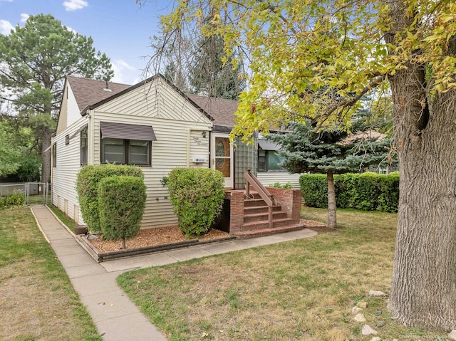 view of front of home with a front lawn