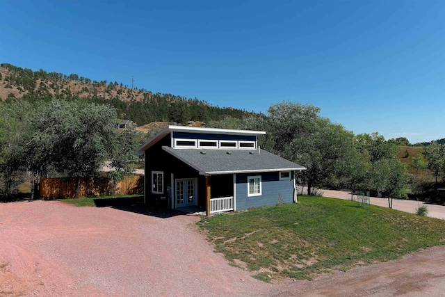 view of front facade with a front lawn and covered porch