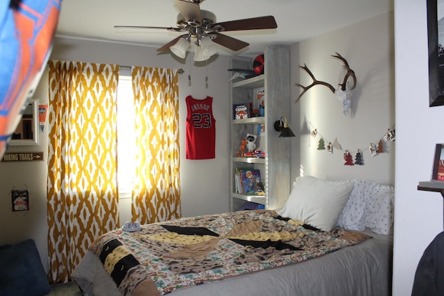 bedroom featuring ceiling fan