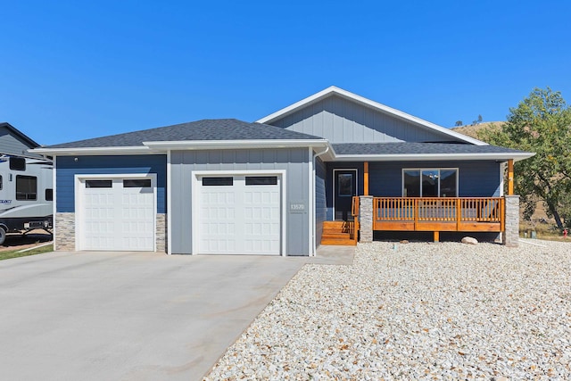 view of front facade featuring a garage