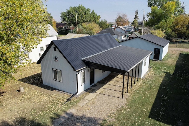 exterior space featuring a front yard