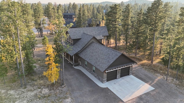 birds eye view of property featuring a wooded view