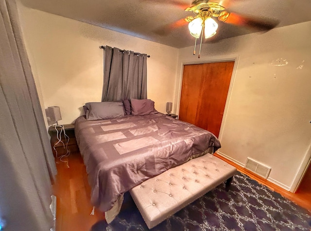 bedroom featuring a closet, hardwood / wood-style flooring, and ceiling fan