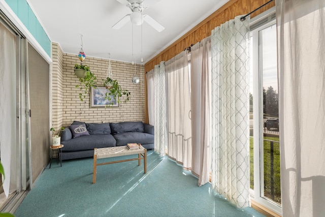 sunroom with ceiling fan