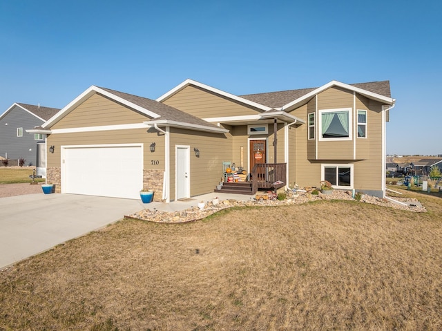 view of front facade featuring a front yard and a garage