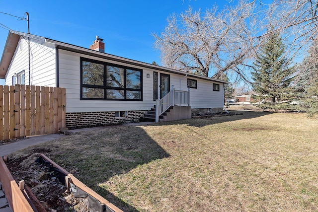 view of front of house with a front lawn