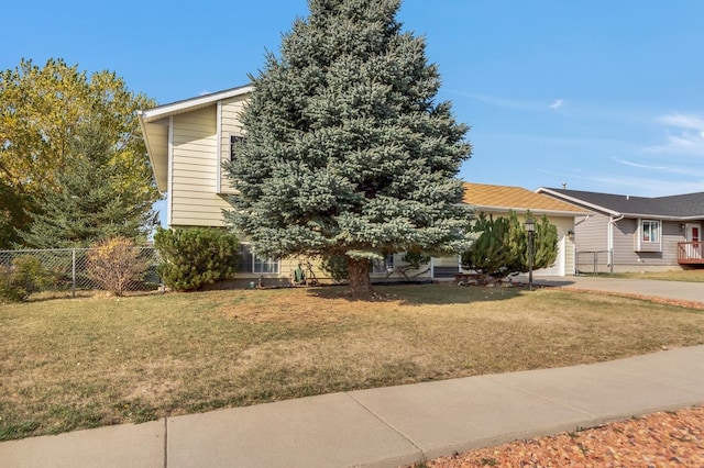 view of front facade with a front lawn