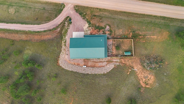 birds eye view of property featuring a rural view