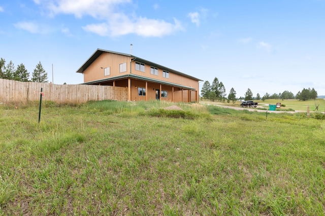 view of yard featuring a rural view