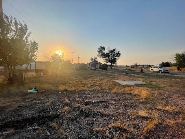 view of yard at dusk