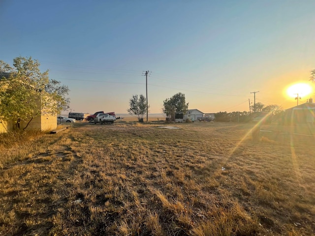 view of yard at dusk