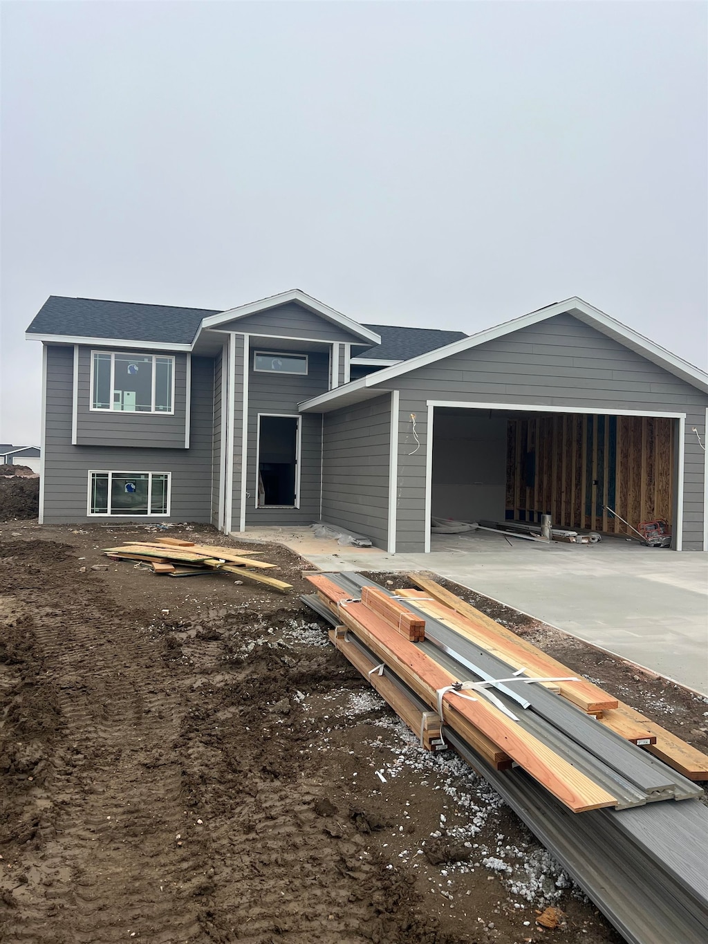 view of front of property featuring a garage