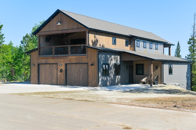 view of front of house featuring a garage