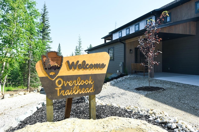 view of community / neighborhood sign