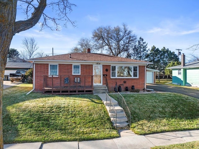 view of front facade featuring a front yard