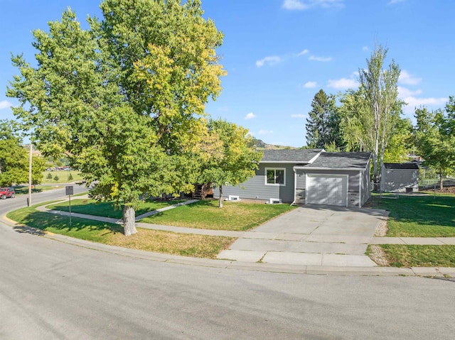 view of front of property featuring a front yard and a garage