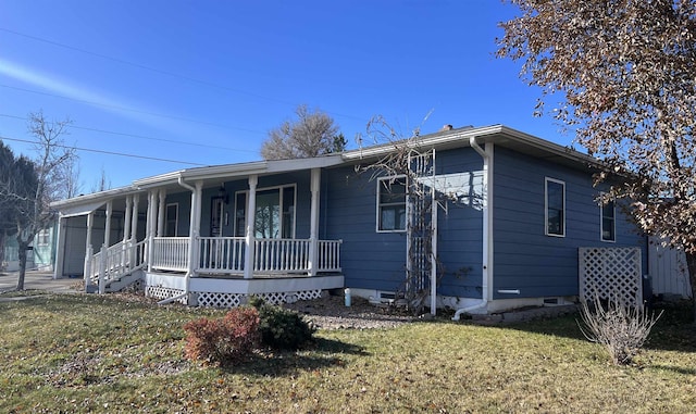 view of front of home featuring a porch and a front lawn