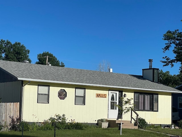 view of front of property with a front lawn