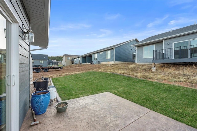 view of yard featuring a patio area