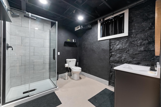 bathroom with a shower with door, vanity, and toilet