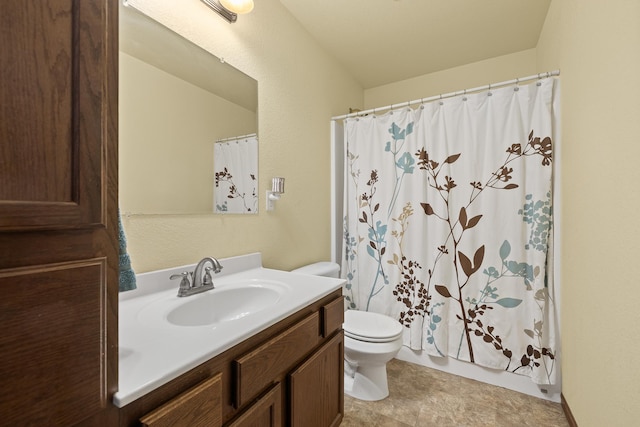 bathroom with a shower with shower curtain, vanity, and toilet