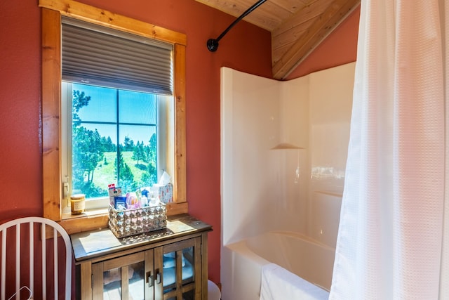 bathroom featuring shower / bath combo with shower curtain