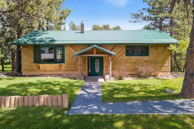 view of front of house with a front lawn