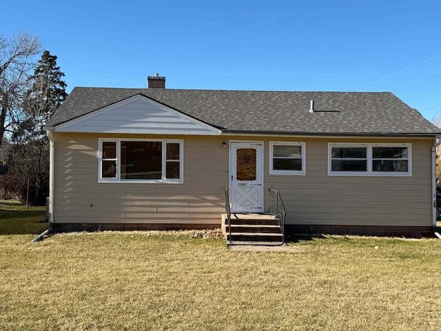 view of front of home featuring a front lawn