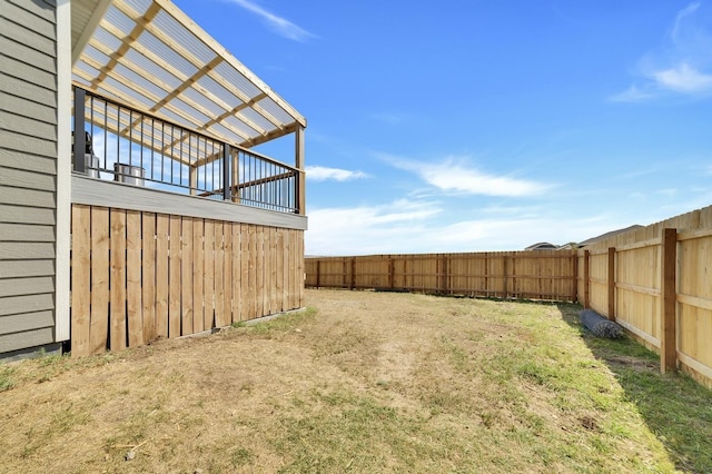 view of yard featuring a pergola