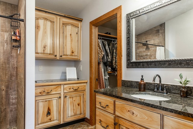 bathroom featuring a shower with curtain and vanity