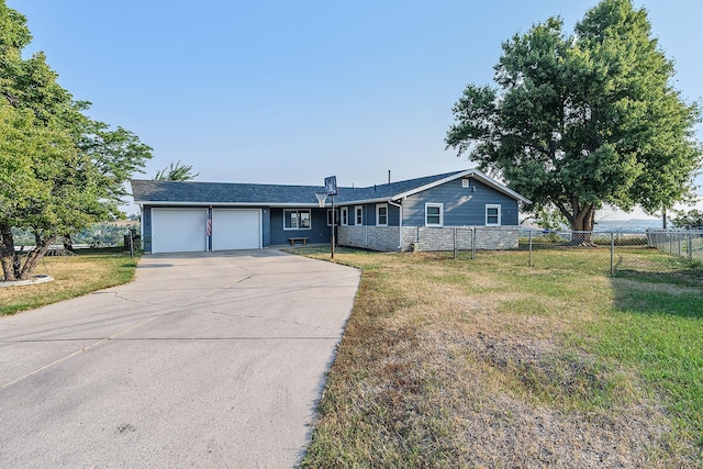 ranch-style home featuring a front lawn and a garage