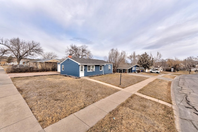 view of front of property with a front yard