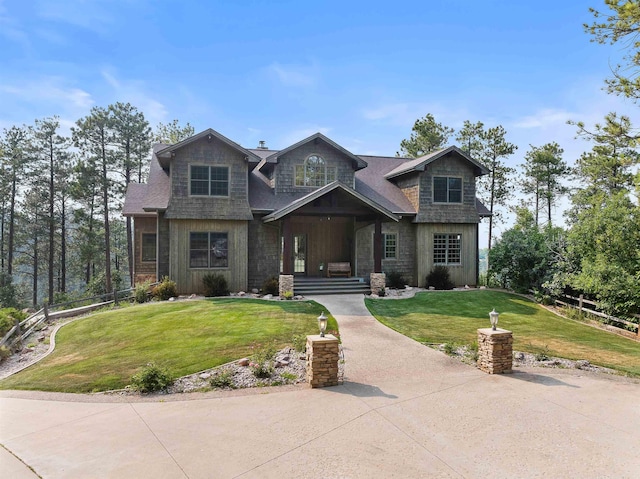 craftsman-style house featuring a front lawn