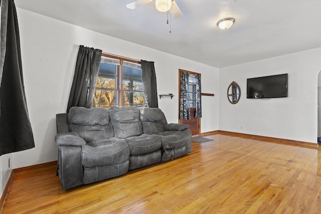 living room featuring light hardwood / wood-style floors and ceiling fan