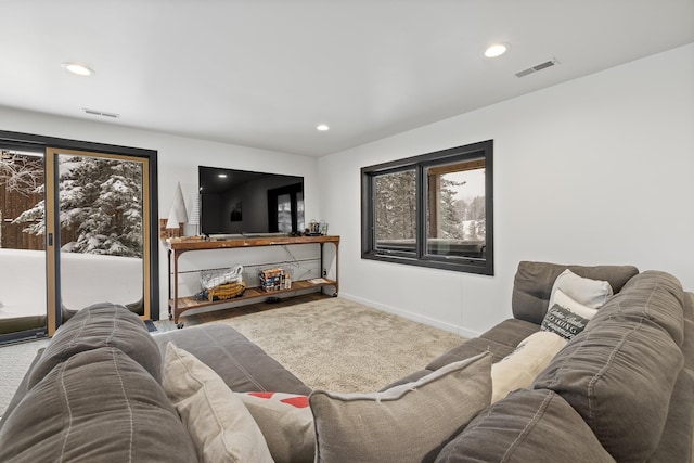 living room with carpet