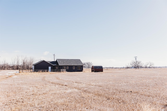 view of yard featuring a rural view